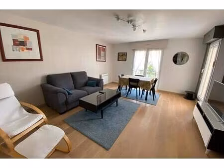 location - appartement 2 pièces 52 m2 vannes