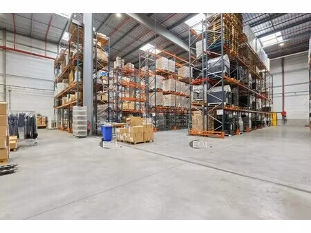 location entrepôt 2 850 m²