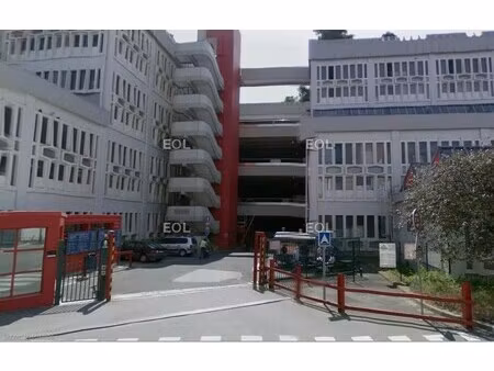 location local d'activités 950 m²