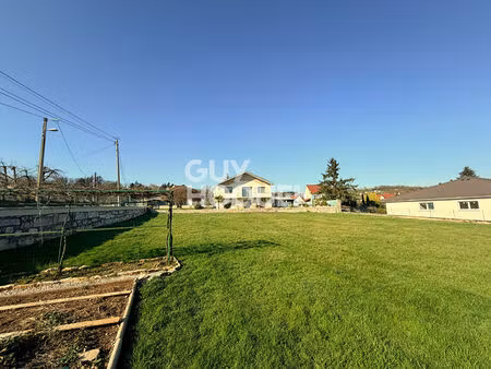 terrain constructible de 1035 m2 - montrapon