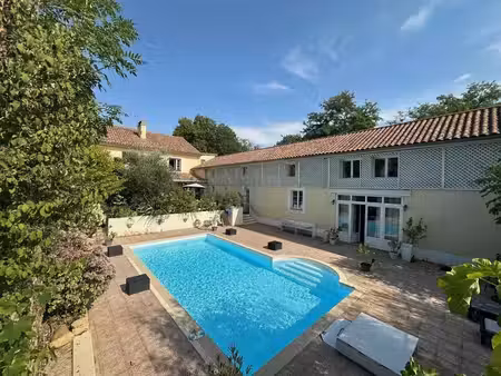charmante maison  gîtes  piscine