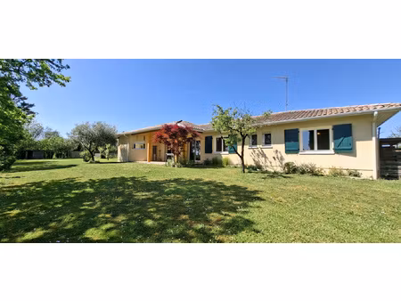 maison bourgeoise de type t5 de 155m2 sur magnifique terrain
