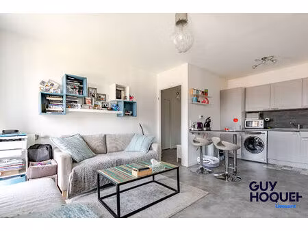 à vendre : appartement f2 + bureau !! garage et balcon !! tres bon etat !!