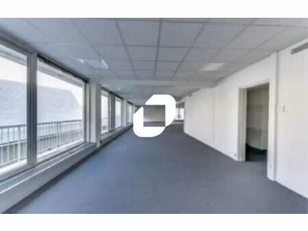 location bureaux 130 m² à 754 m²