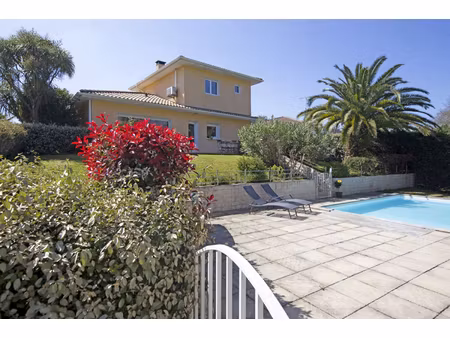 maison boucau 7 pièce(s) 179 m2 avec dépendances et piscine