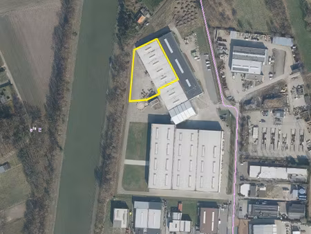 commercieel te koop in balen