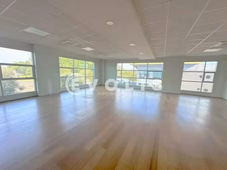 location bureaux 94 m² à 341 m²