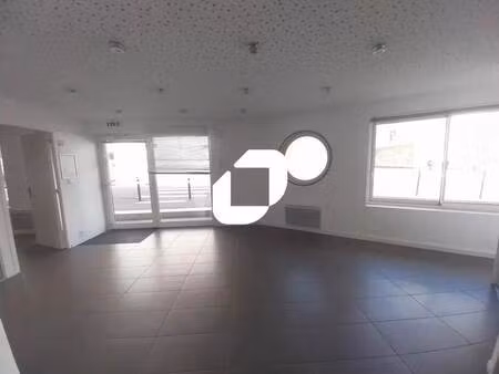 location commerce 68 m²