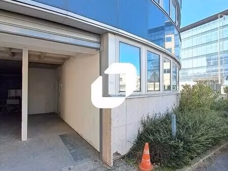 location local d'activités 260 m² à 560 m²