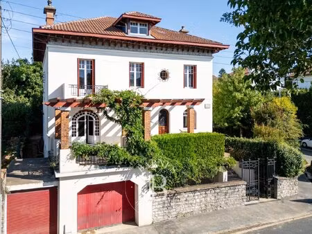 bayonne  les arènes  maison des années 30 de 300 m² à rénover