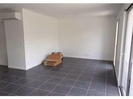 location maison 4 pièces 93 m² à la lande-de-fronsac (33240)