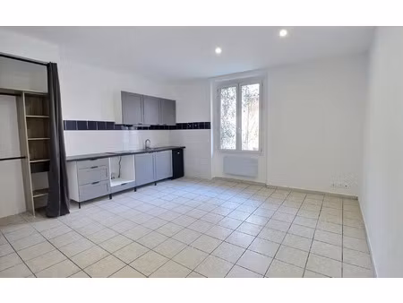 location appartement  m² t-2 à aix-en-provence  800 €