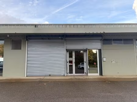 tournus local commercial 66 m² avec parking