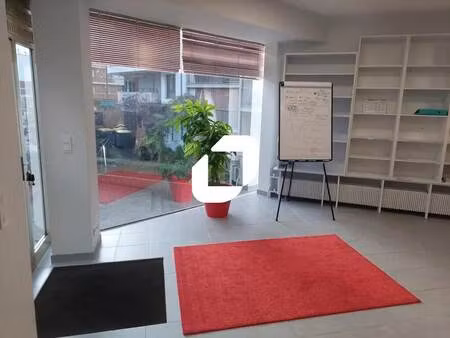 location commerce 93 m²