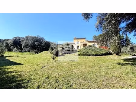 jonquerettes- maison avec beau terrain et piscine