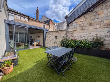située au coeur de brissac-quincé - maison ancienne entièrement rénovée avec jardin et aux