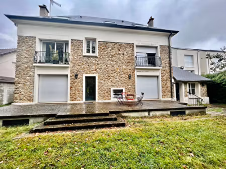 "voisins-le-bretonneux village" - "comme une maison" bel appartement de 4 pièces de 66 m² 