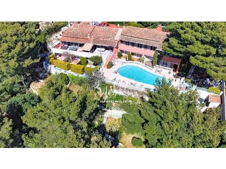 ensemble immobilier composé de plusieurs appartements sur le secteur de...