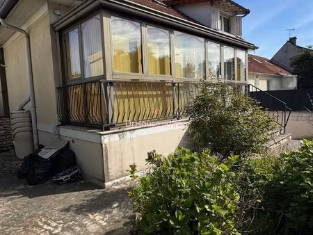 sublime maison familiale de 7 pièces avec jardin arboré et garage à...