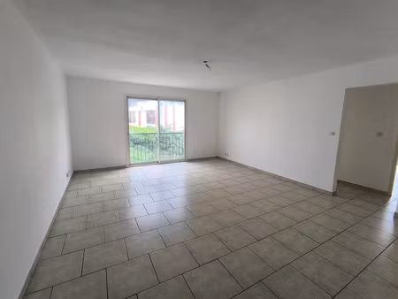 location appartement 3 pièces 86 m² à saint-denis (97400)  950 €