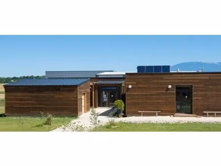 bâtiment polyvalent avec fort potentiel activité professionnelle & habitation