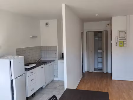 location appartement 1 pièces 29m2 reims 51100 - 540 € - surface privée