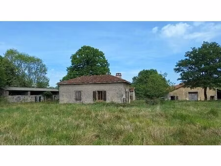 charmante maison de village à saint-claud  35 m²