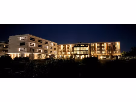 location local commercial