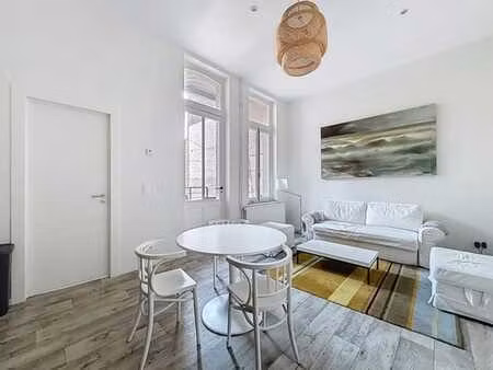 place brugmann : bel appartement 2 chambres + bureau