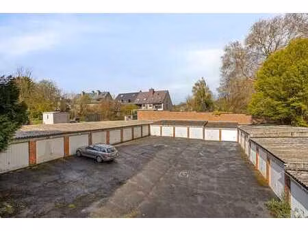 11 garages  centre de louvain  revenus locatifs stables