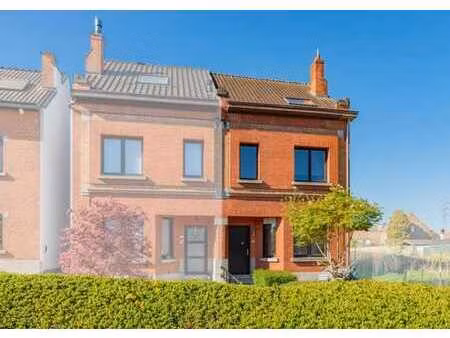 charmante maison familiale avec jardin à huizingen