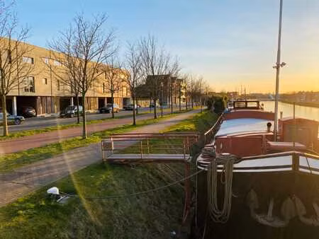 maison urbaine (3 chambres) au bord de l'eau