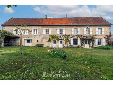 grande longère familiale en pierre de taille avec jardin près de crépy-en-valois