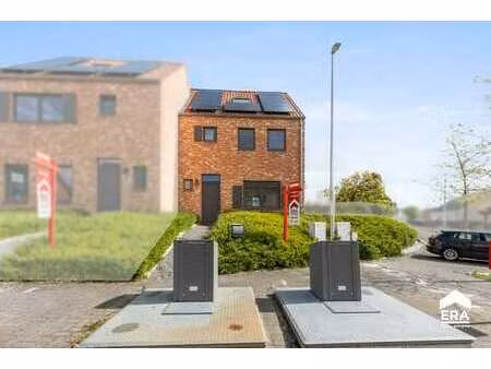 maison semi-ouverte dans cadre verdoyant