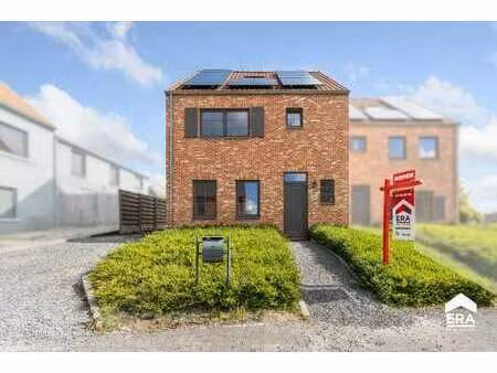 maison semi-ouverte dans cadre verdoyant