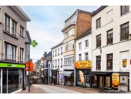 commerce avec potentiel locatif dans emplacement de choix