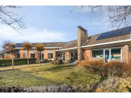 maison lumineuse avec 3 unités de logement aménagées !