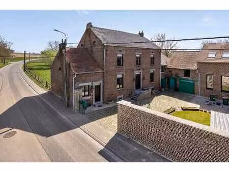 ancienne ferme pleine de charme avec espace et potentiel
