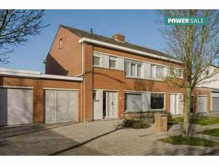 maison familiale de 3 chambres à vendre dans un quartier cal