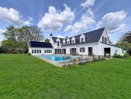 charmante villa 4 façades (350m²) sur 25 ares avec piscine