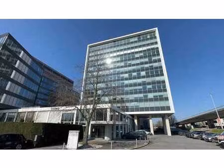 bureau prêt à l'emploi à louer dans la tour bellevue à gand