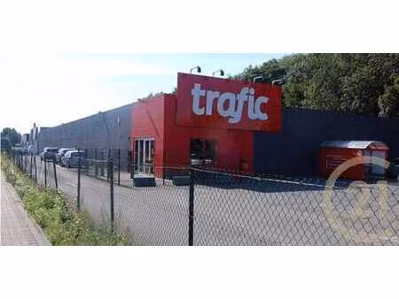 surface commerciale à louer de 1000m² avec possibilité de di