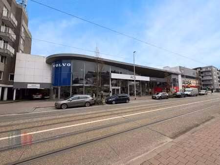 veelzijdig bedrijfsgebouw met showroom op absolute toploc...