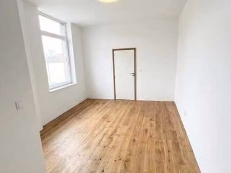 local commercial 178m² à saint-nicolas