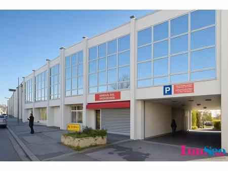 location local commercial