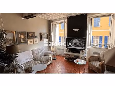 hyères t2 d'une superfice de 72 m2 + mansarde en plein centre ville