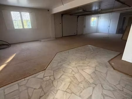 location parking 250 m² à magnac-sur-touvre (16600)  1 593 €