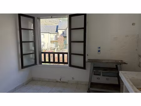 vente appartement 3 pièces 134 m² à entraygues-sur-truyère (12140)  57 000 €