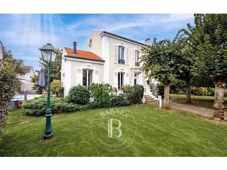 maison de luxe à vendre dans le quartier champignol