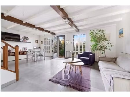 maison de luxe à vendre dans le quartier les mûriers